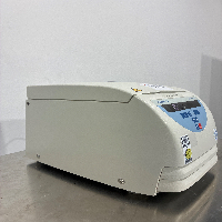 VWR Micro star 17 Microcentrifuge image 0